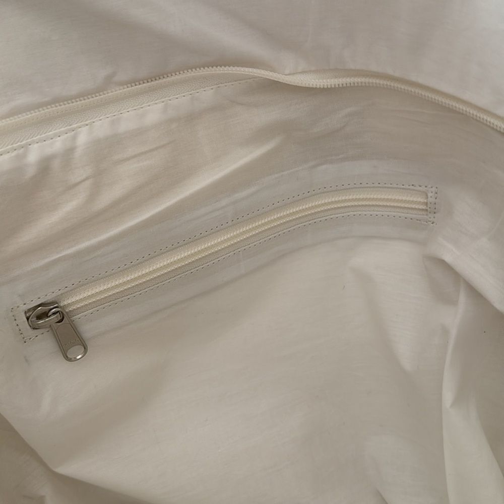 B2B Los Angeles Journey Tote NWOT - Picture 4 of 5